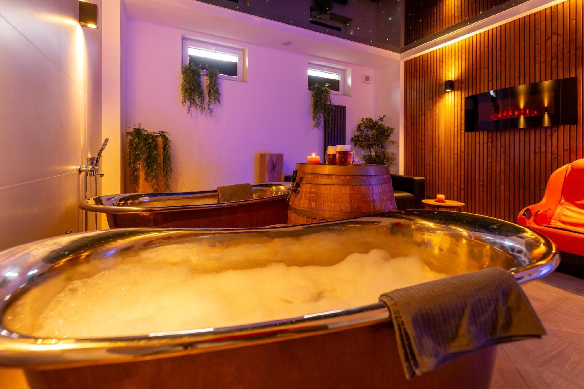 Wellness Pension Koliba Komorní Lhotka Exteriör bild