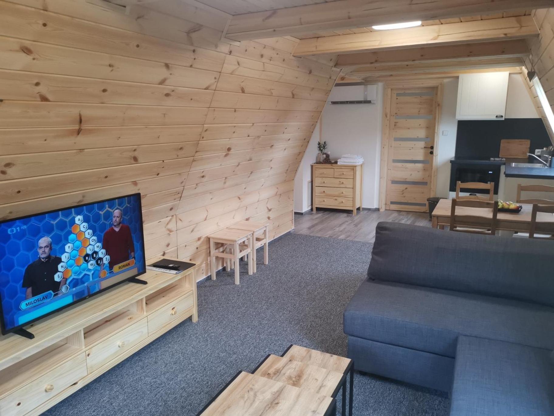 Wellness Pension Koliba Komorní Lhotka Exteriör bild